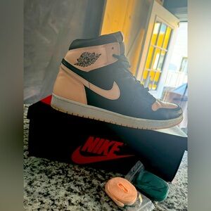 WORN ONCE!!! JORDAN RETRO 1 CRIMSON TINT SIZE 14!!!